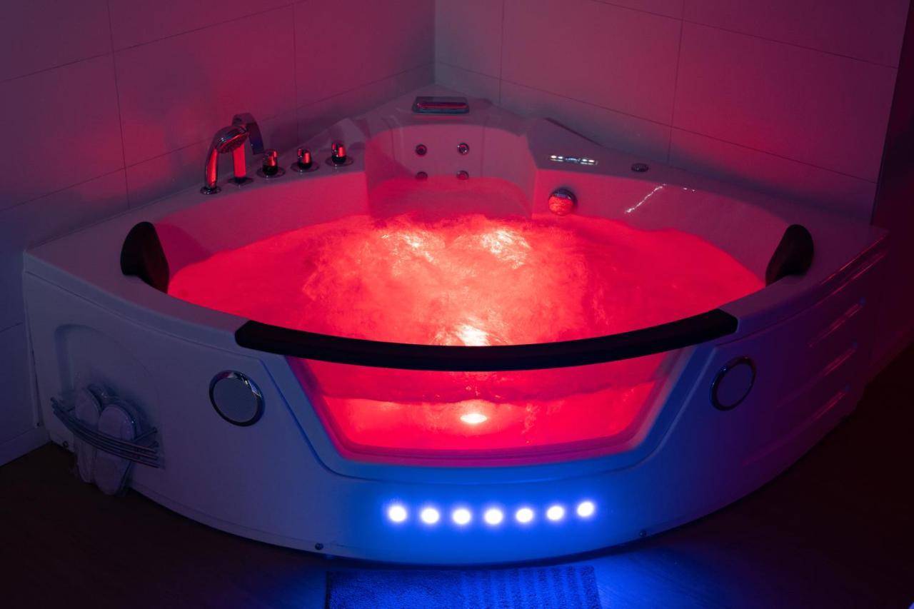 Capsule Nature & Photos - Jacuzzi - Netflix & Home Cinema - Ps5 & Jeu Thun-Saint-Martin Luaran gambar