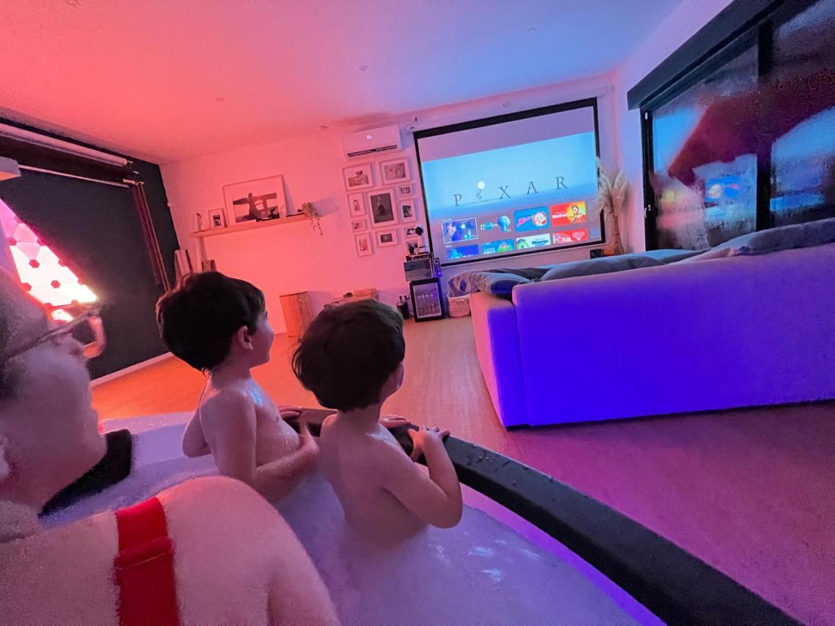 Capsule Nature & Photos - Jacuzzi - Netflix & Home Cinema - Ps5 & Jeu Thun-Saint-Martin Luaran gambar