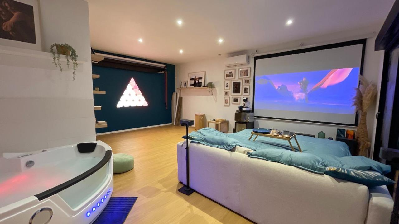 Capsule Nature & Photos - Jacuzzi - Netflix & Home Cinema - Ps5 & Jeu Thun-Saint-Martin Luaran gambar